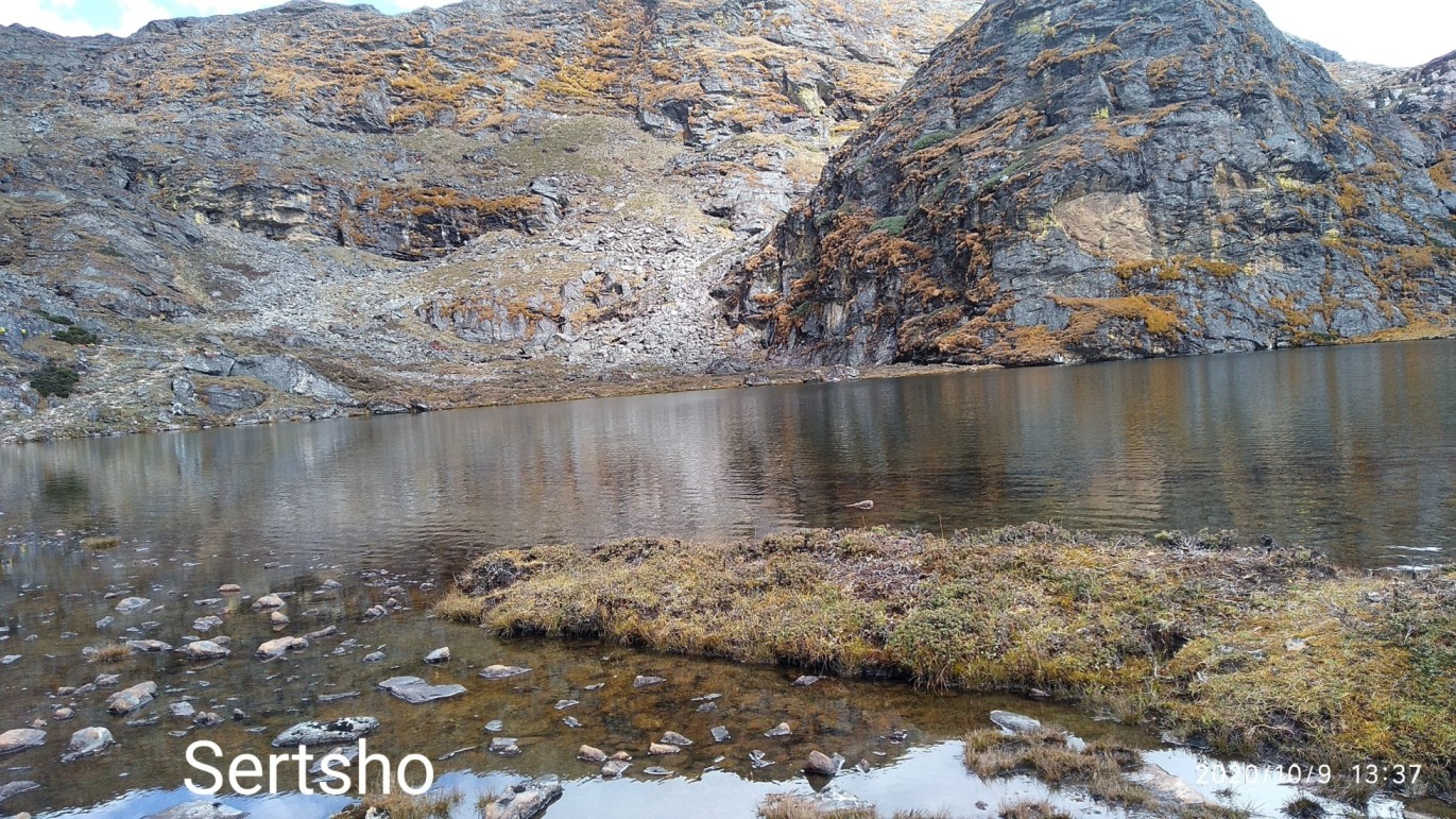 Dagala Thousand Lakes Trek - Alpine lake reflection
